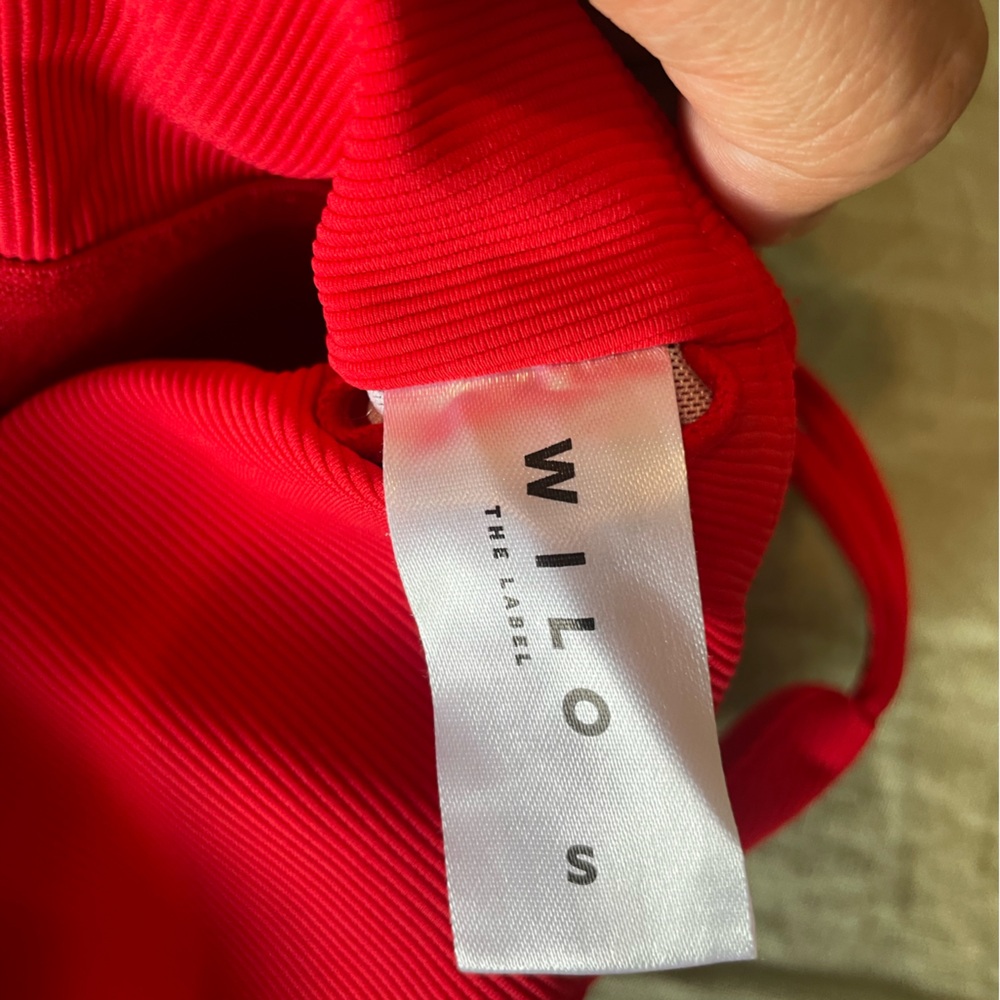 WILO THE LABEL RED workout crop top. Size S